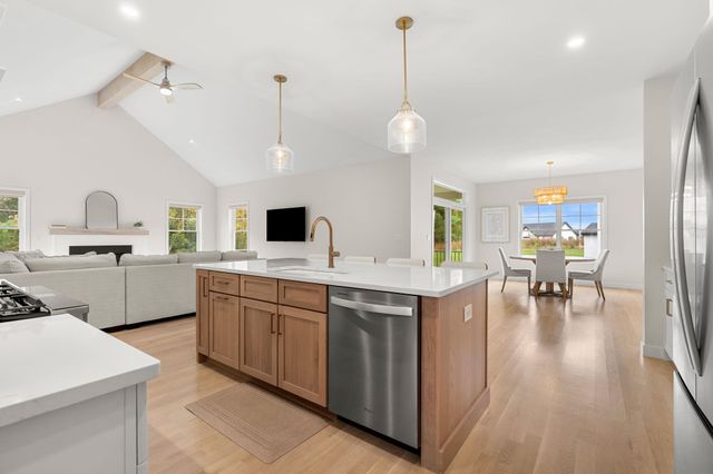 27 Lily Lane, Londonderry, NH 03053