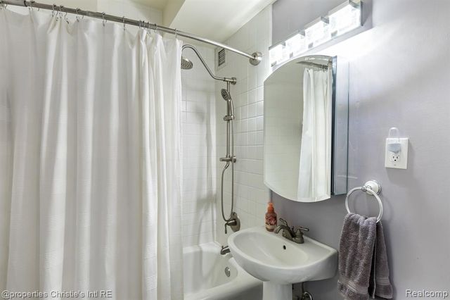 15 E Kirby Street 826, Detroit, MI 48202