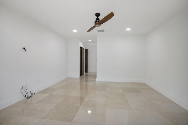21922 Cypress Drive 37b, Boca Raton, FL 33433