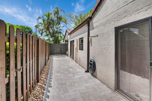 21922 Cypress Drive 37b, Boca Raton, FL 33433