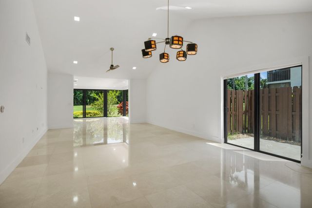 21922 Cypress Drive 37b, Boca Raton, FL 33433