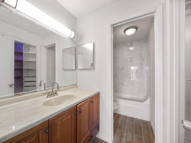 18800 Egret Bay Boulevard 207, Webster, TX 77058