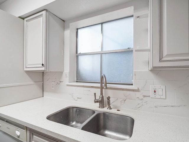 18800 Egret Bay Boulevard 207, Webster, TX 77058