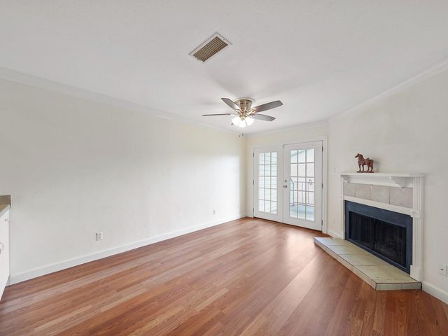 18800 Egret Bay Boulevard 207, Webster, TX 77058