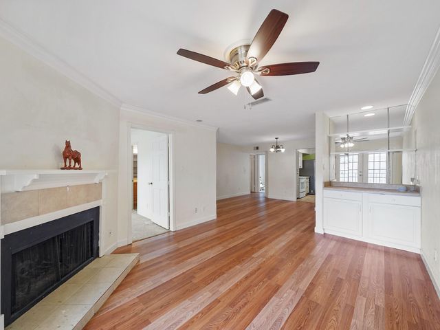 18800 Egret Bay Boulevard 207, Webster, TX 77058