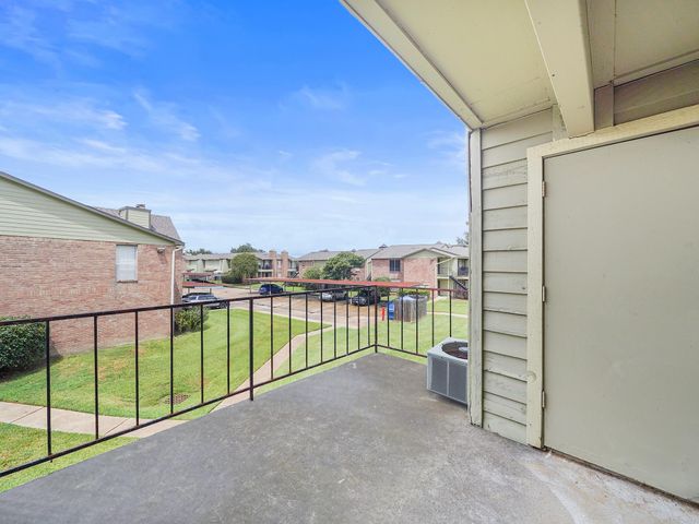 18800 Egret Bay Boulevard 207, Webster, TX 77058