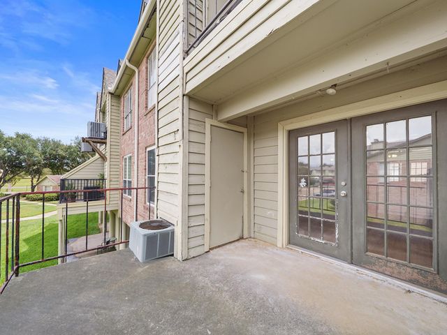 18800 Egret Bay Boulevard 207, Webster, TX 77058