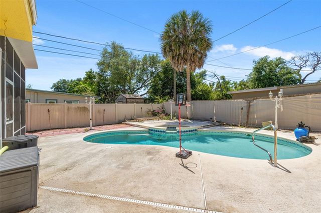 7300 11TH AVENUE N, St Petersburg, FL 33710