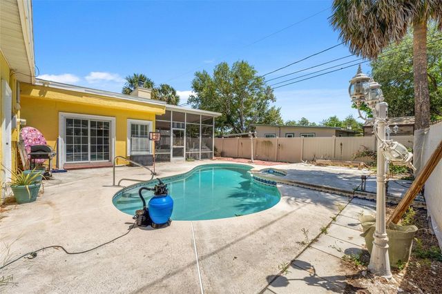 7300 11TH AVENUE N, St Petersburg, FL 33710
