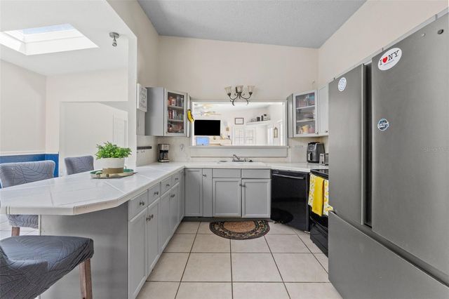 7300 11TH AVENUE N, St Petersburg, FL 33710