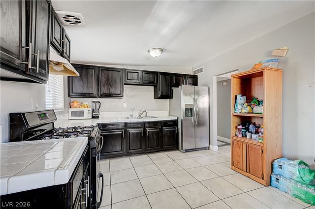 2829 Emmons Avenue, North Las Vegas, NV 89030