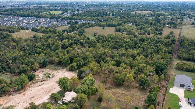 W Wallis Road, Cave Springs, AR 72718