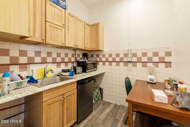 507 E BROADWAY Road, Phoenix, AZ 85040