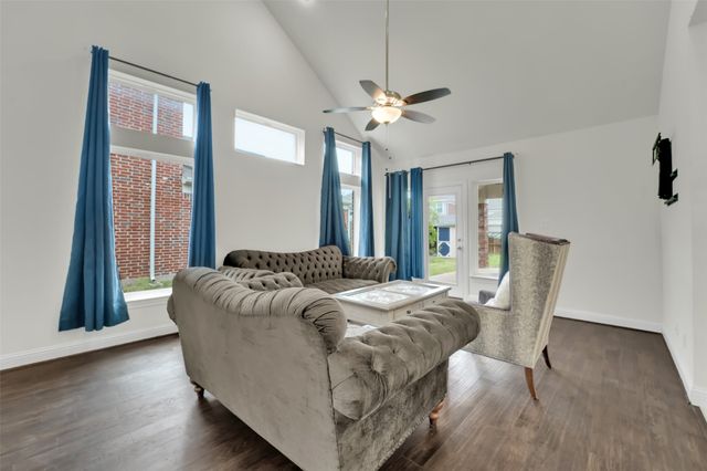 345 Twin Creeks Drive, Garland, TX 75040