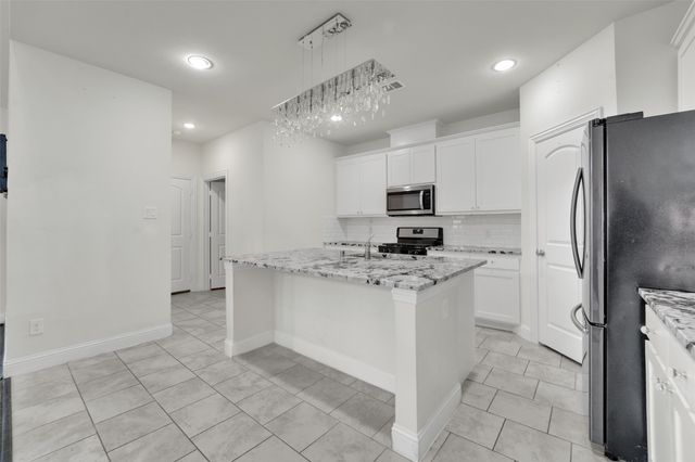 345 Twin Creeks Drive, Garland, TX 75040