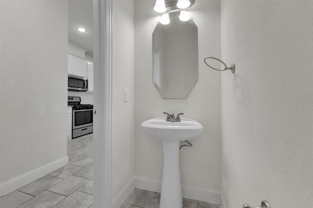 345 Twin Creeks Drive, Garland, TX 75040