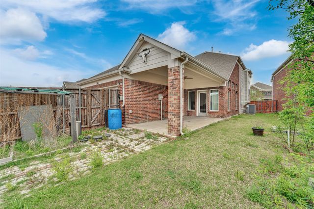 345 Twin Creeks Drive, Garland, TX 75040