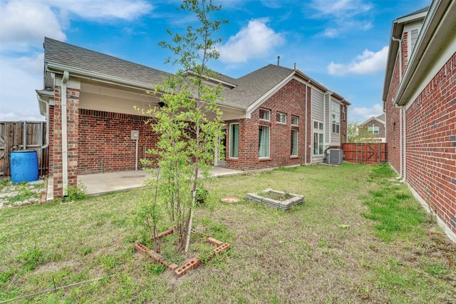 345 Twin Creeks Drive, Garland, TX 75040