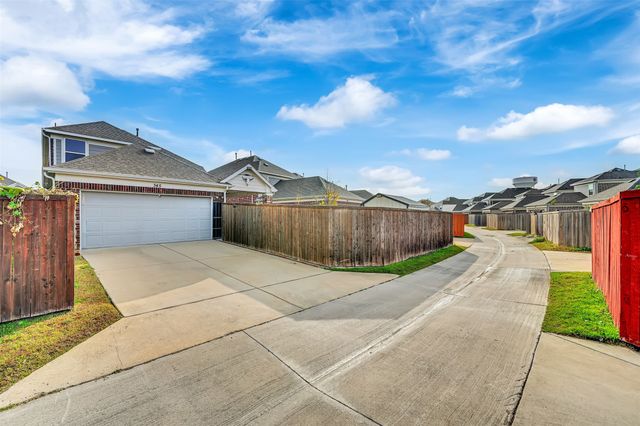 345 Twin Creeks Drive, Garland, TX 75040
