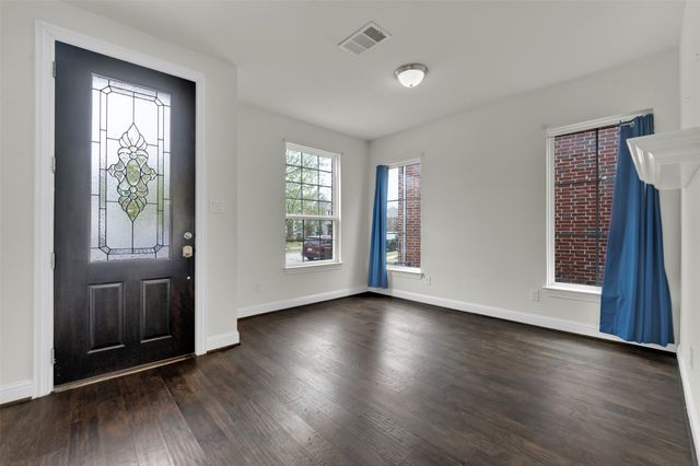 345 Twin Creeks Drive, Garland, TX 75040