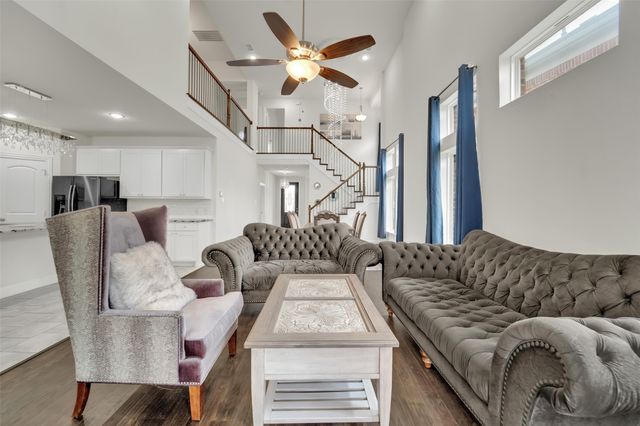 345 Twin Creeks Drive, Garland, TX 75040