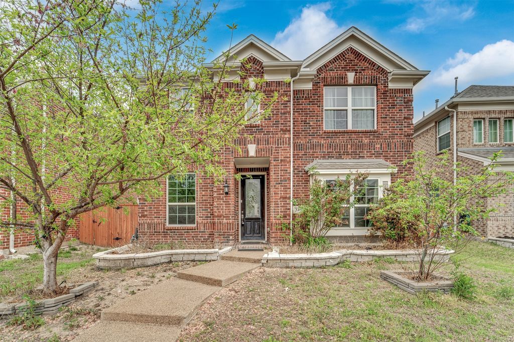 345 Twin Creeks Drive, Garland, TX 75040