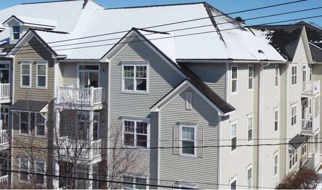 61 Pearl St Unit 33, Essex Junction, VT 05452