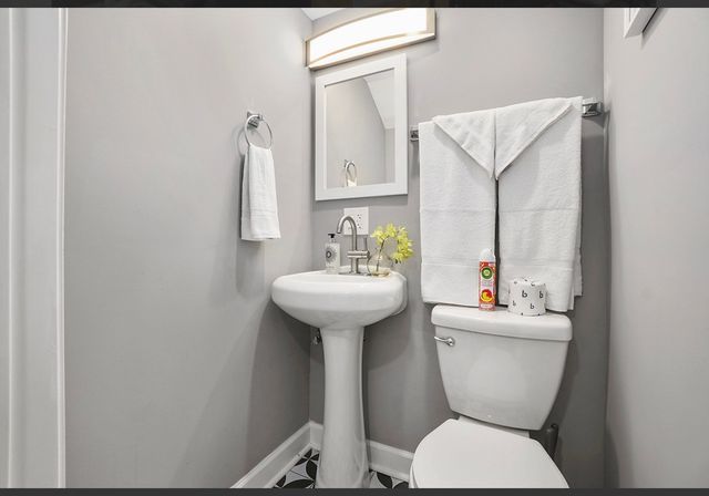 8110 S Vernon Avenue, Chicago, IL 60619