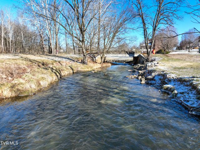 160 Creekside Trail, Bristol, VA 24201