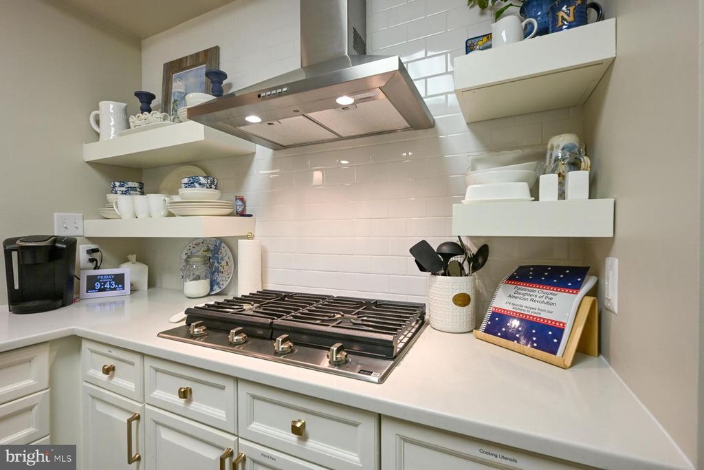 Image 10 of property listing at 940 ASTERN WAY #304, Annapolis, MD 21401