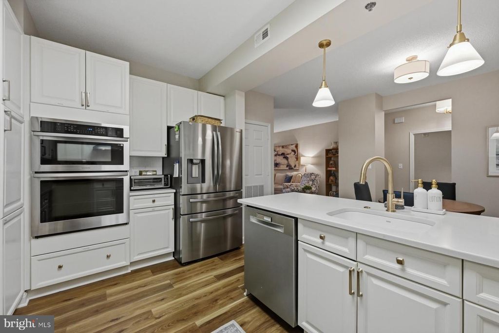 Image 8 of property listing at 940 ASTERN WAY #304, Annapolis, MD 21401