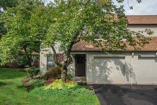 45 Stonegate Dr, Roseland Boro, NJ 07068