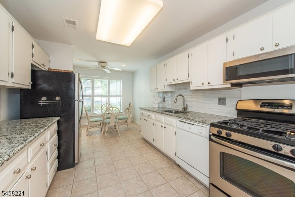 45 Stonegate Dr, Roseland Boro, NJ 07068 — photo 5