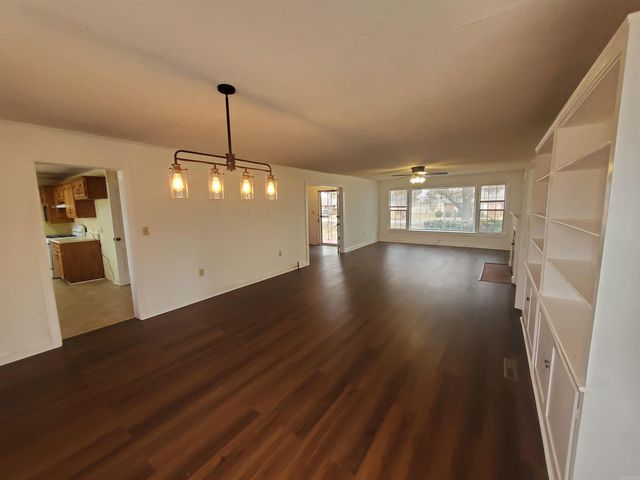 681 S Garfield Street, Piggott, AR 72454