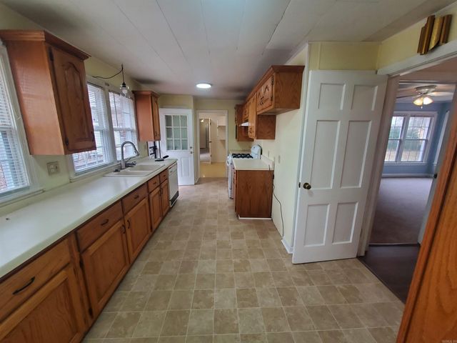 681 S Garfield Street, Piggott, AR 72454
