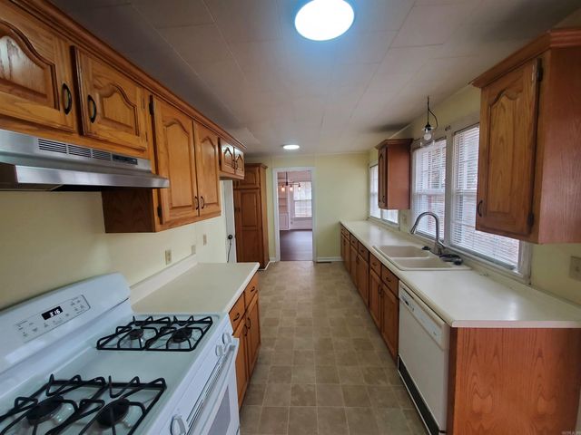 681 S Garfield Street, Piggott, AR 72454