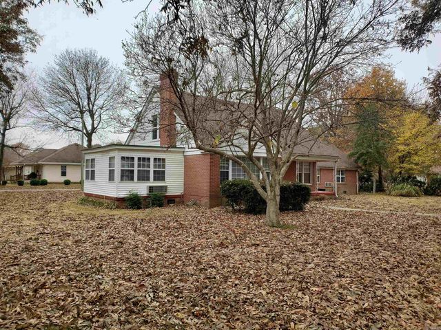 681 S Garfield Street, Piggott, AR 72454