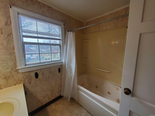 681 S Garfield Street, Piggott, AR 72454