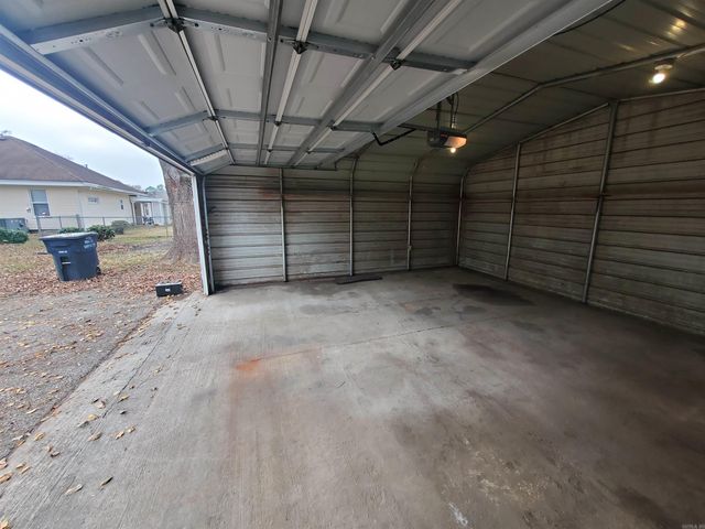 681 S Garfield Street, Piggott, AR 72454