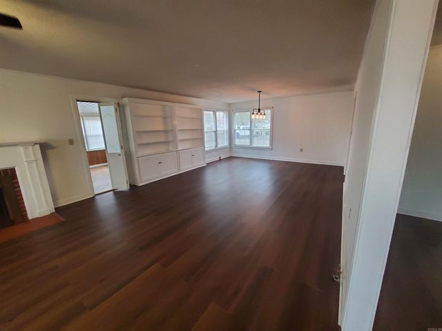 681 S Garfield Street, Piggott, AR 72454