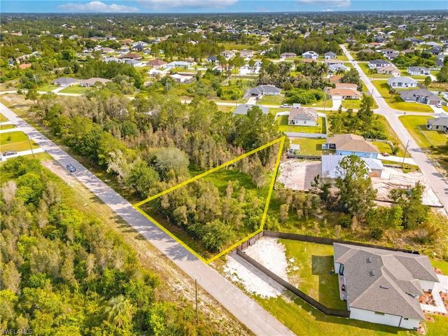 3224 Ruth LN, Lehigh Acres, FL 33976