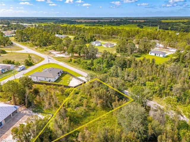 3224 Ruth LN, Lehigh Acres, FL 33976