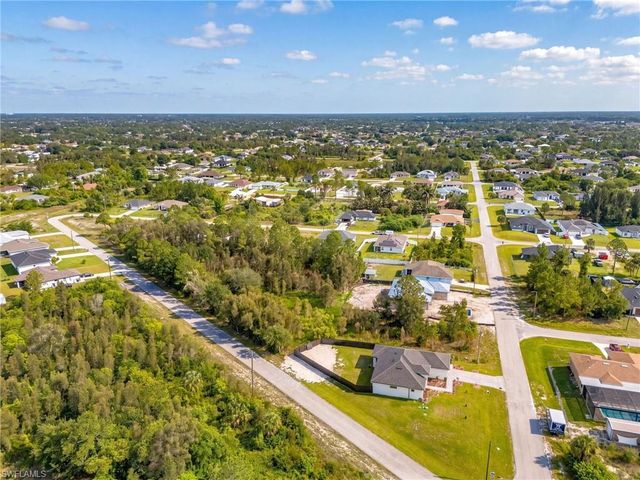 3224 Ruth LN, Lehigh Acres, FL 33976