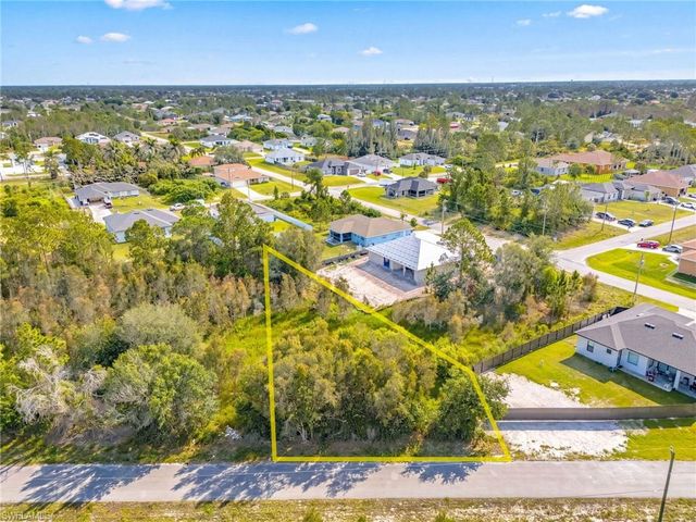 3224 Ruth LN, Lehigh Acres, FL 33976