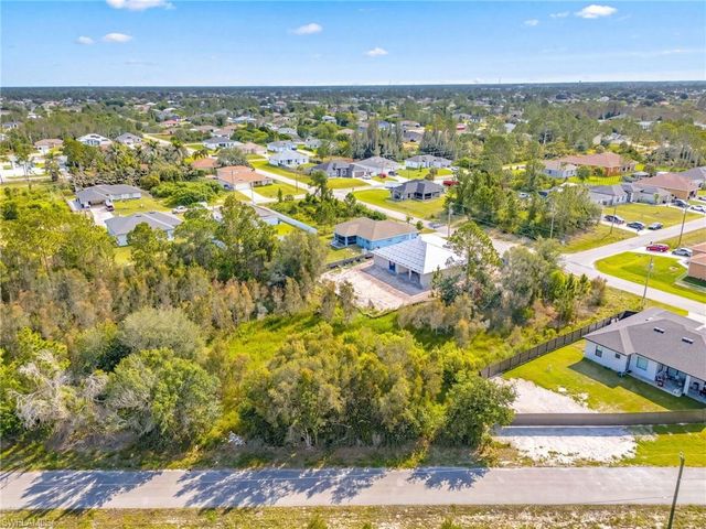 3224 Ruth LN, Lehigh Acres, FL 33976