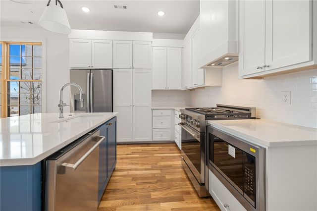 4603 S 47th Street, Rogers, AR 72758