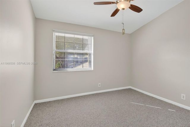 9080 Vineyard Lake Dr, Plantation, FL 33324