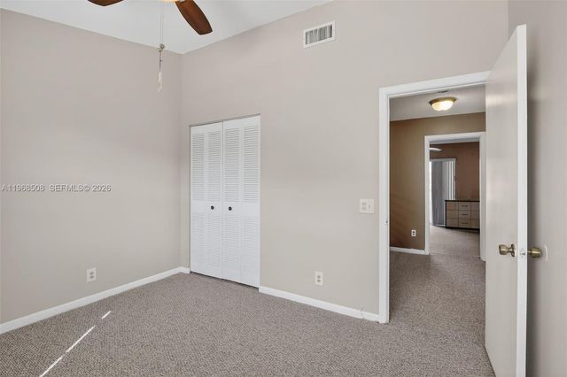 9080 Vineyard Lake Dr, Plantation, FL 33324