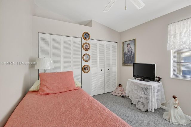 9080 Vineyard Lake Dr, Plantation, FL 33324