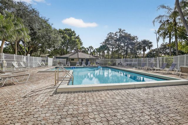 9080 Vineyard Lake Dr, Plantation, FL 33324
